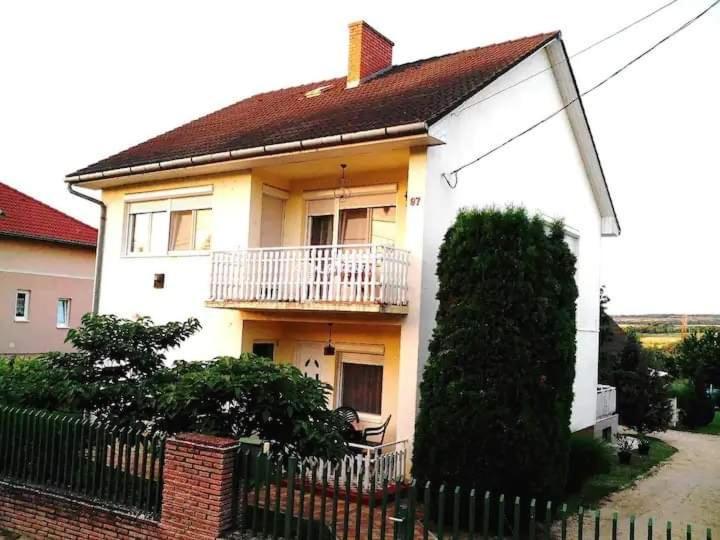 Homestay Legkondicionalt, Erkelyes Szoba, Privat Fuerdovel A Balatonon *